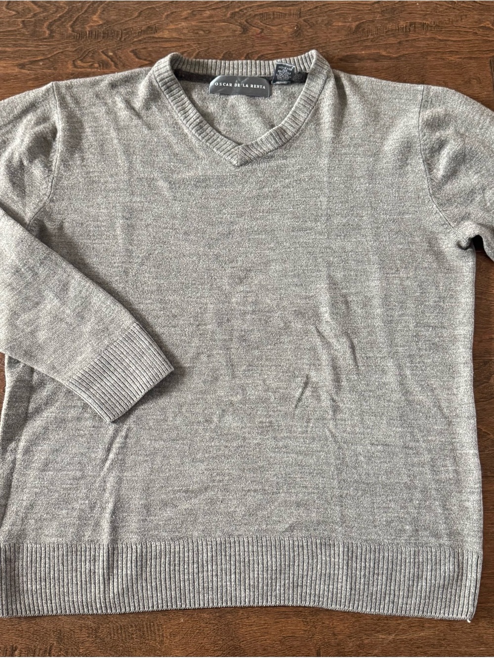 Oscar de la Renta Men’s Light Gray V-Neck Sweater